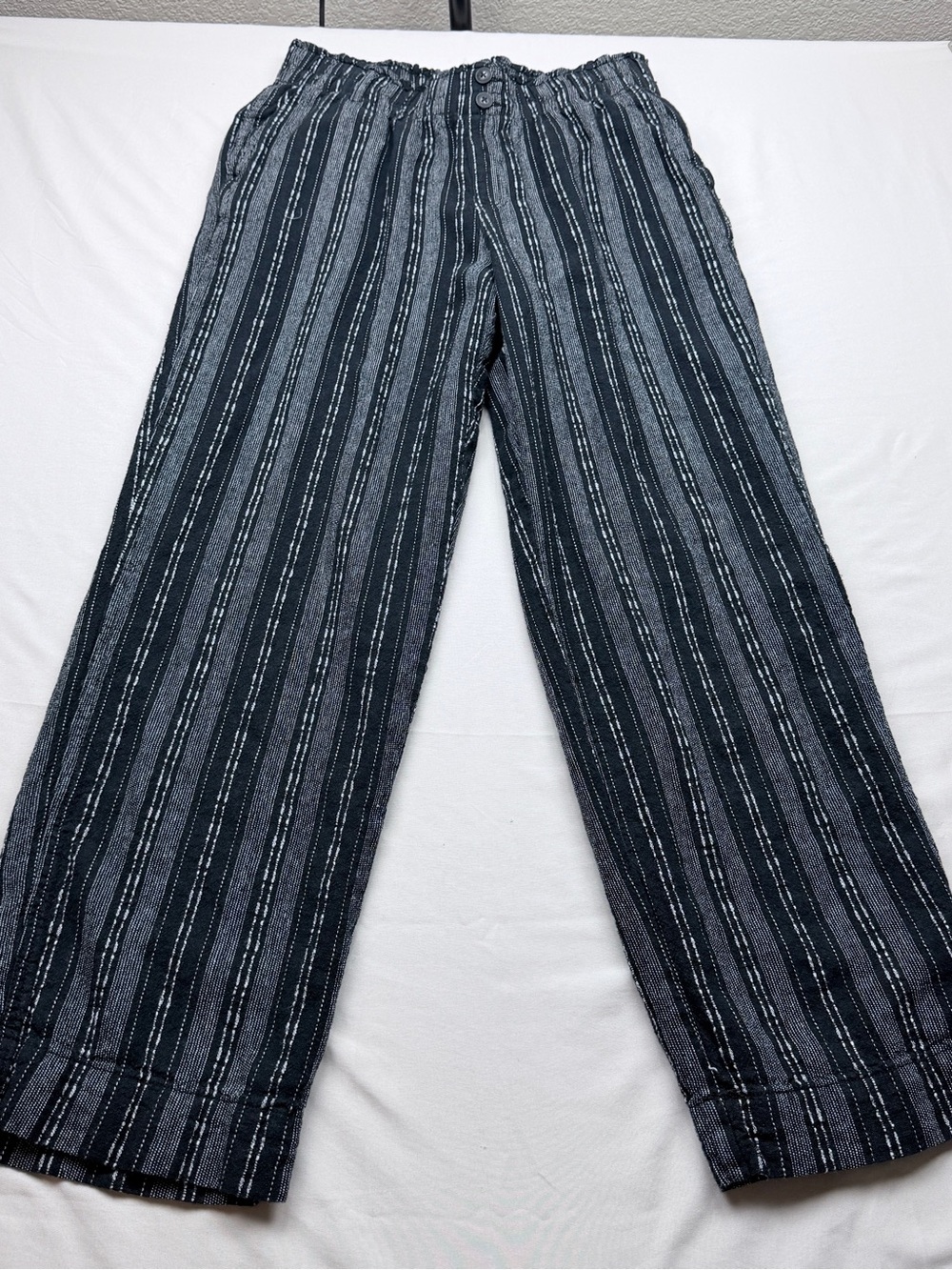 Briggs New York Black & Gray Striped Wide-Leg pants - Picture 1 of 8